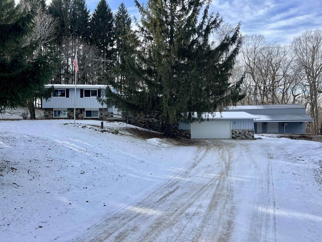 9069 Hwy 144 - Photo 1