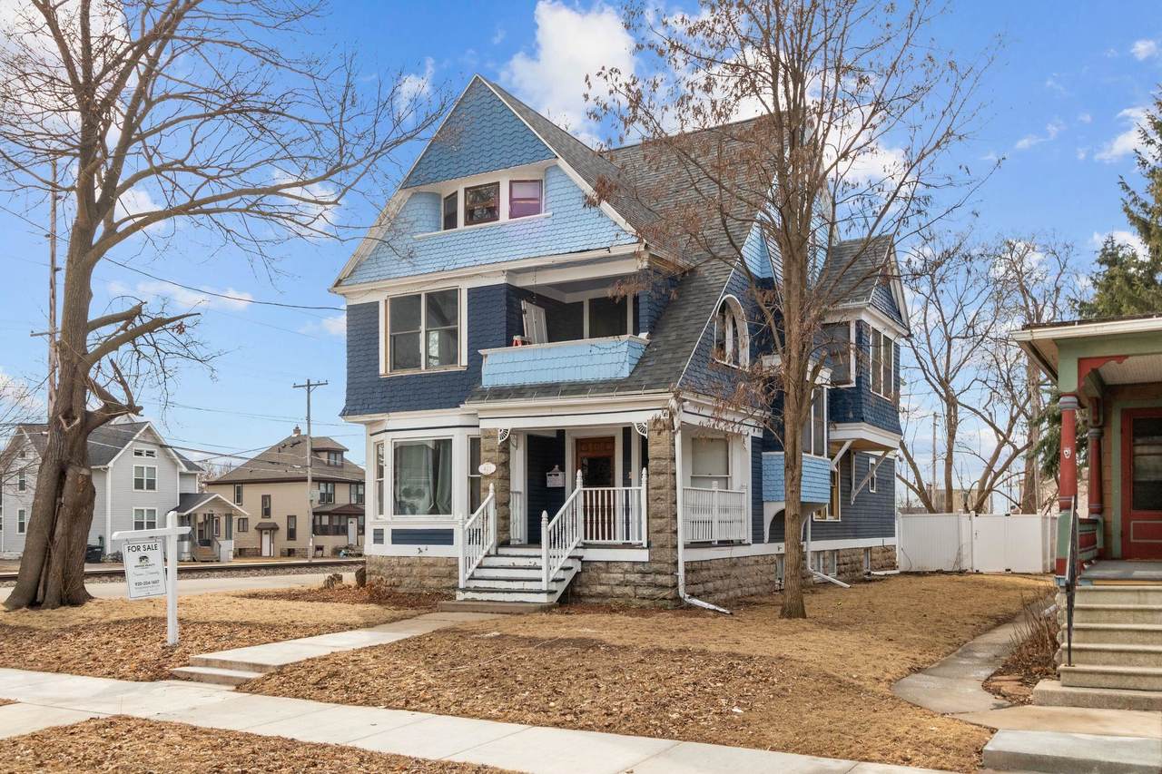 421 Waugoo Avenue - Photo 1