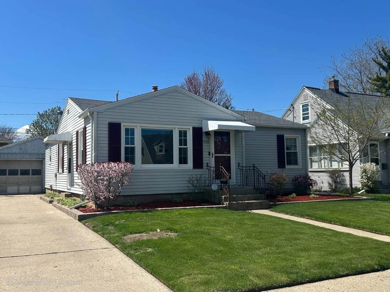 404 Pleasant Street - Photo 1