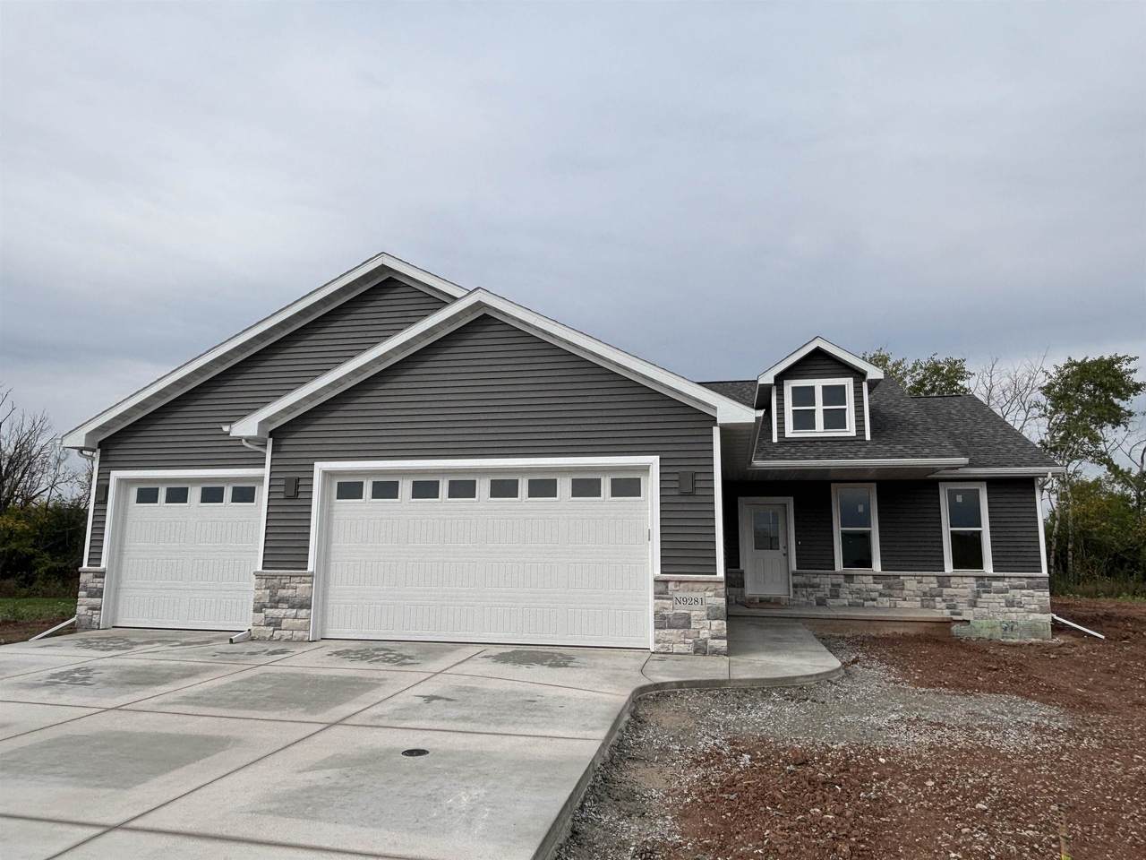 N9281 Breezy Way - Photo 1