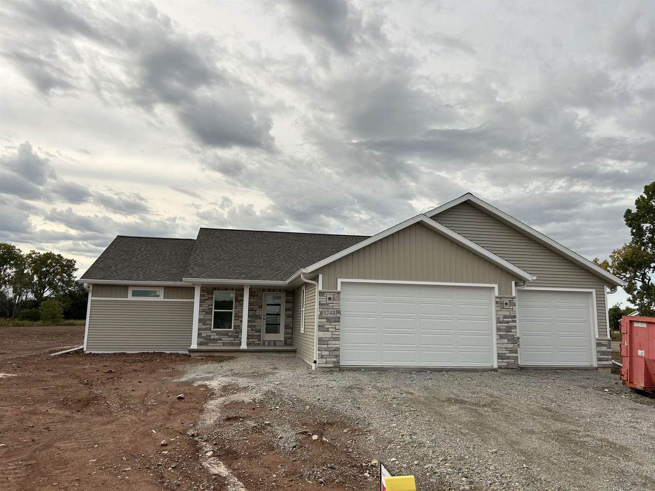 1743 Legacy Lane - Photo 1