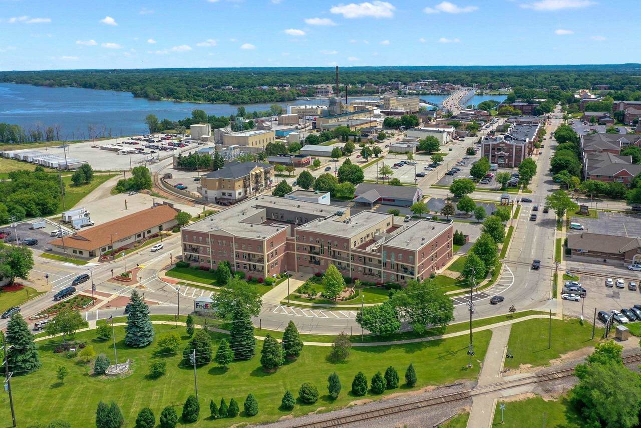 555 Main Avenue - Photo 1