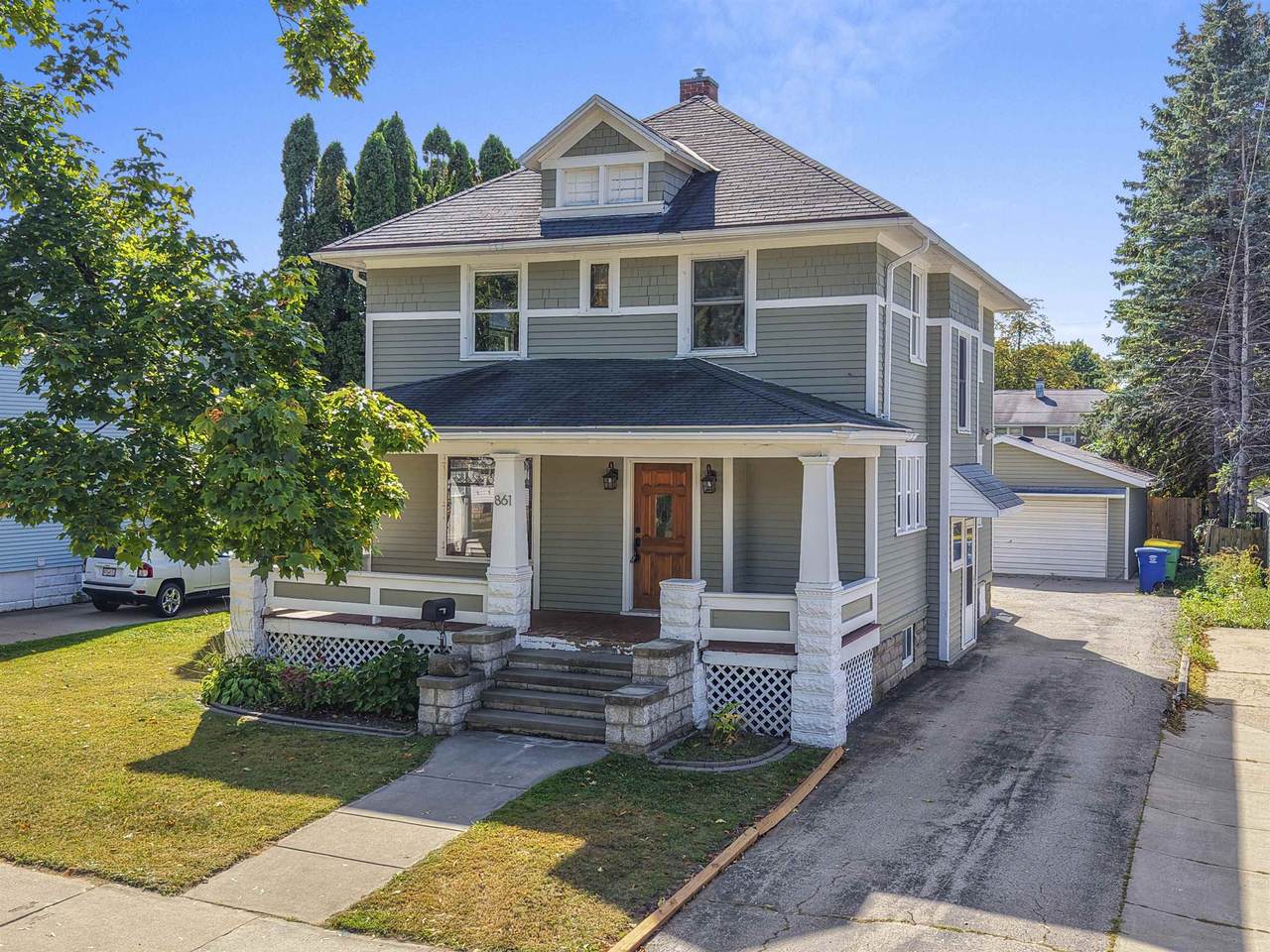 861 Bond Street - Photo 1