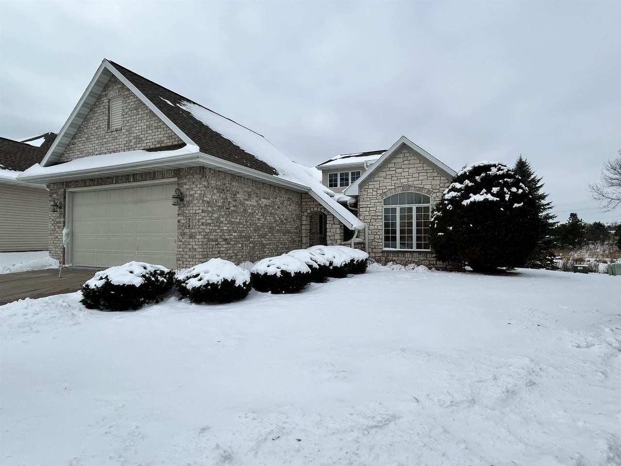 924 Pondview Court - Photo 1