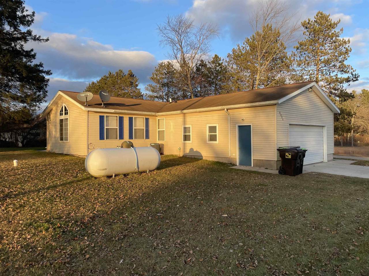 N15033 Dutton Avenue - Photo 1