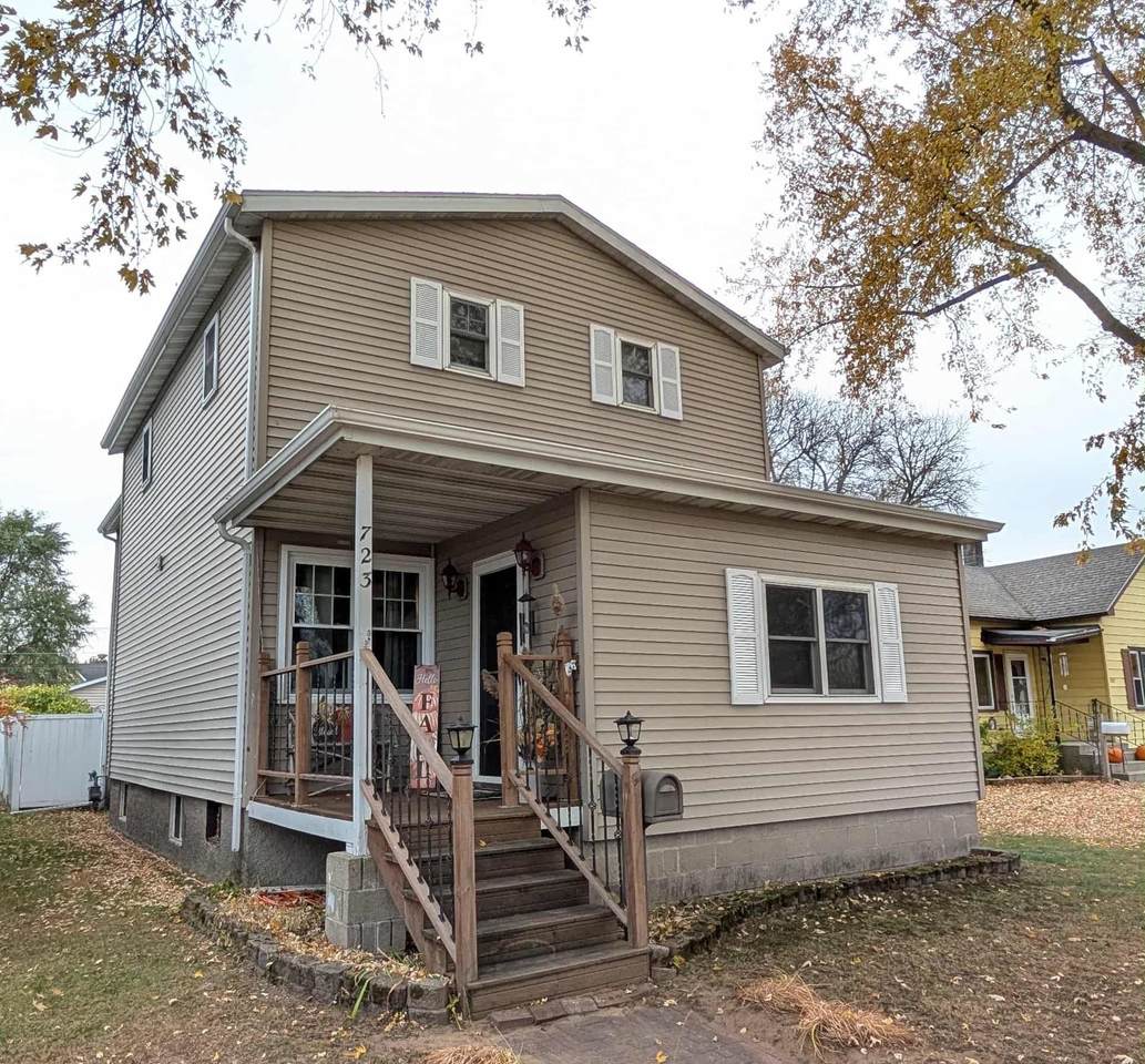 723 Water Street - Photo 1