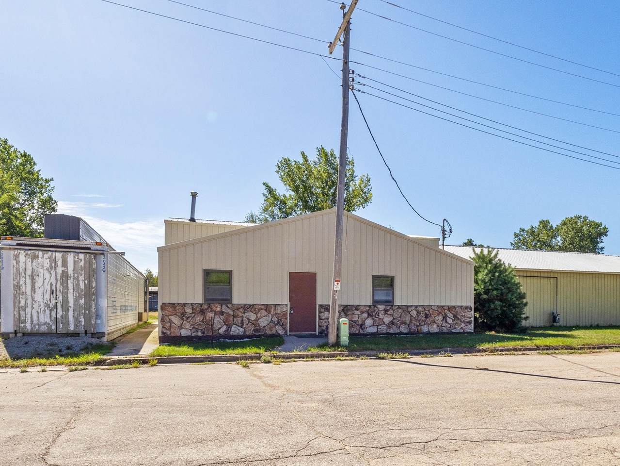 471 Brown Avenue - Photo 1