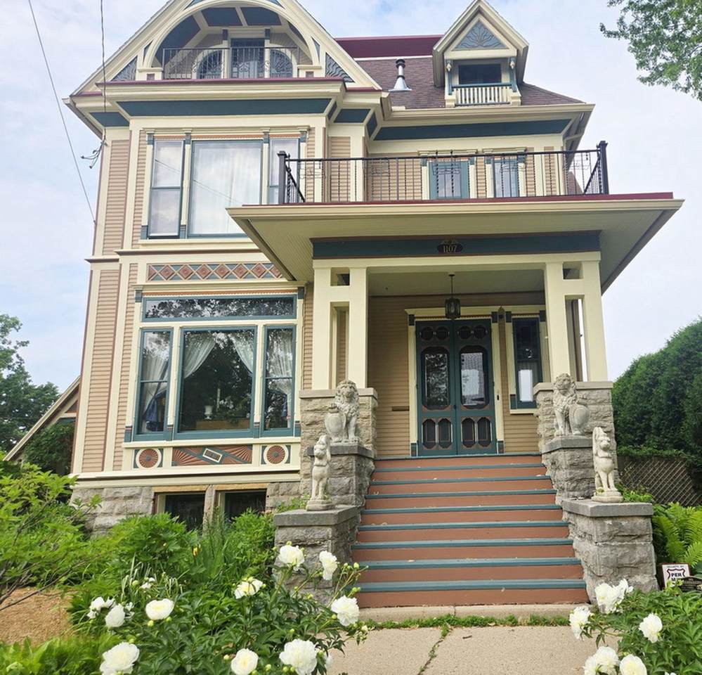 1107 Algoma Boulevard - Photo 1