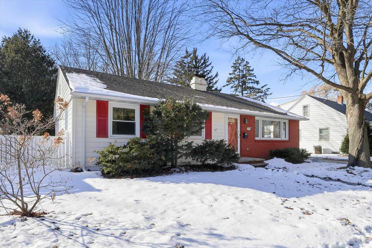 1237 Calumet Street - Photo 1