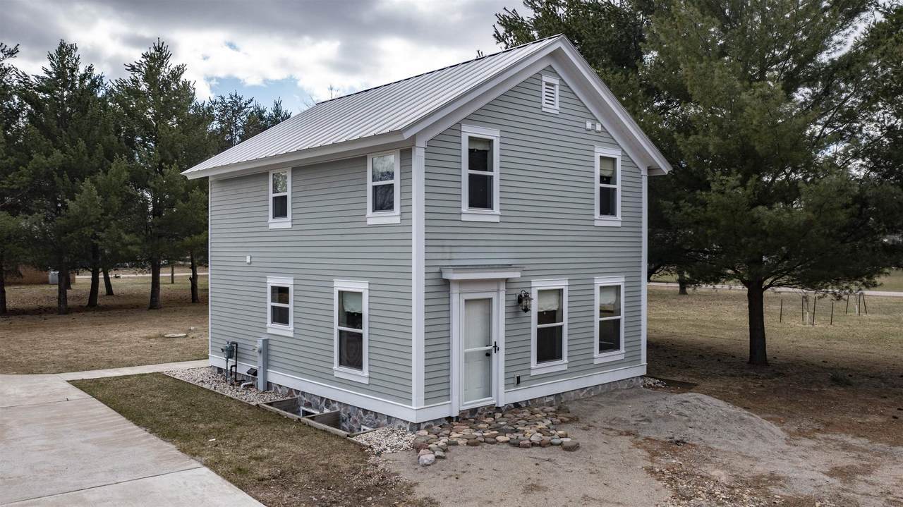 E1471 Arbor Street - Photo 1