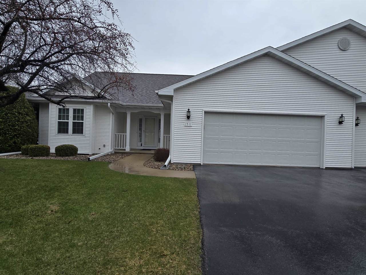 1511 Dickenson Court - Photo 1