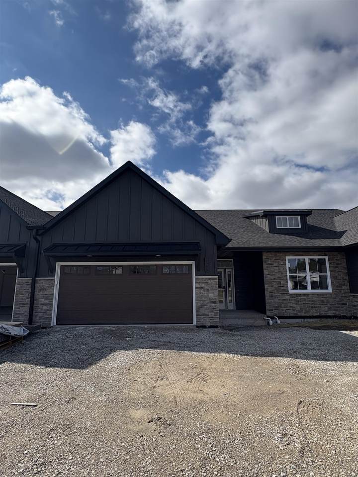 3385 Shawano Avenue - Photo 1