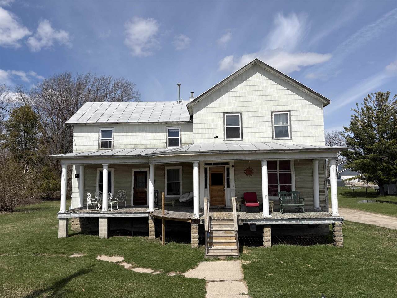 555 Pecor Street - Photo 1