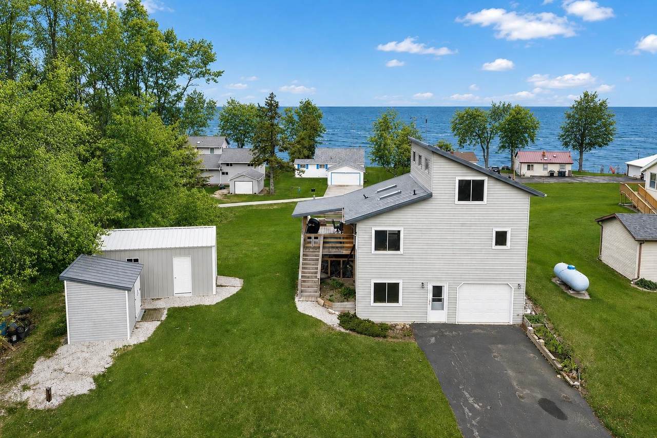 10890 Bayshore Road - Photo 1