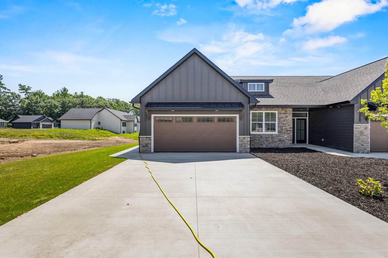 3365 Shawano Avenue - Photo 1