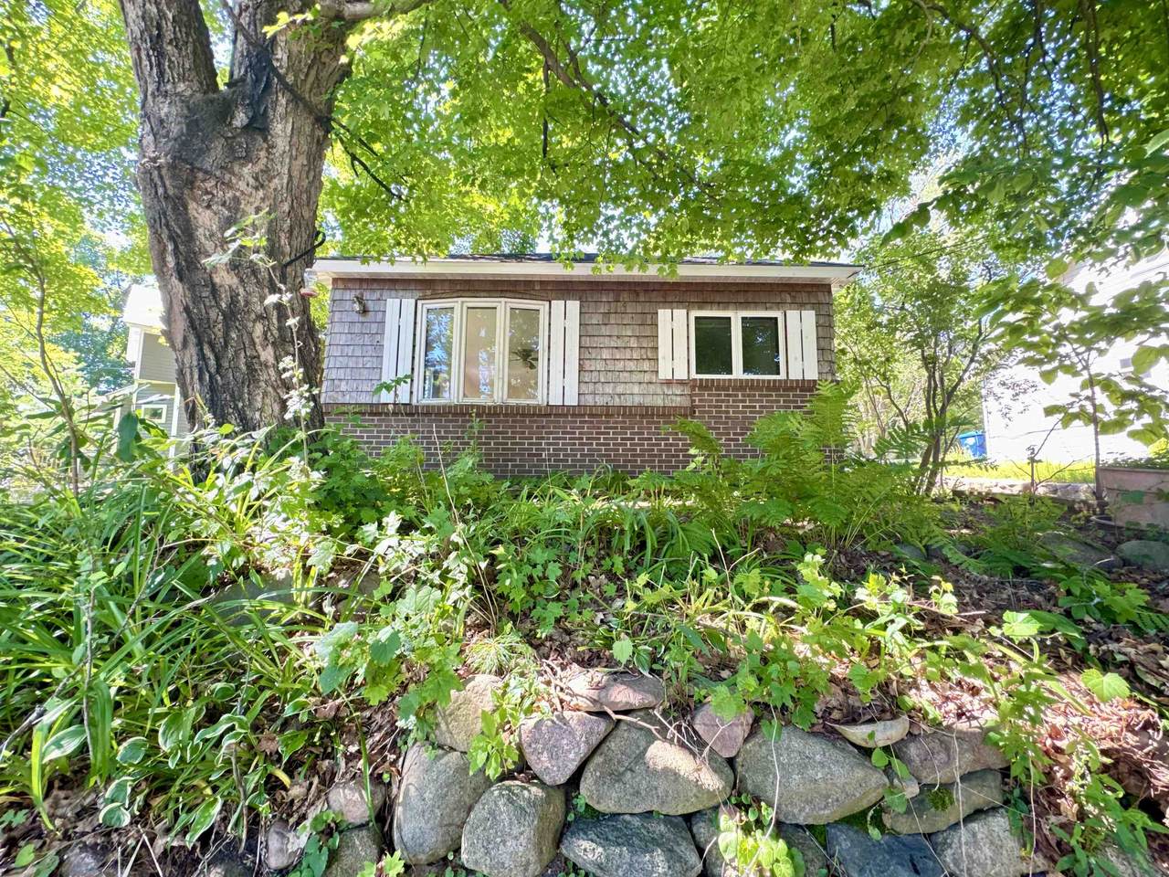 E1647 Grandview Road - Photo 1