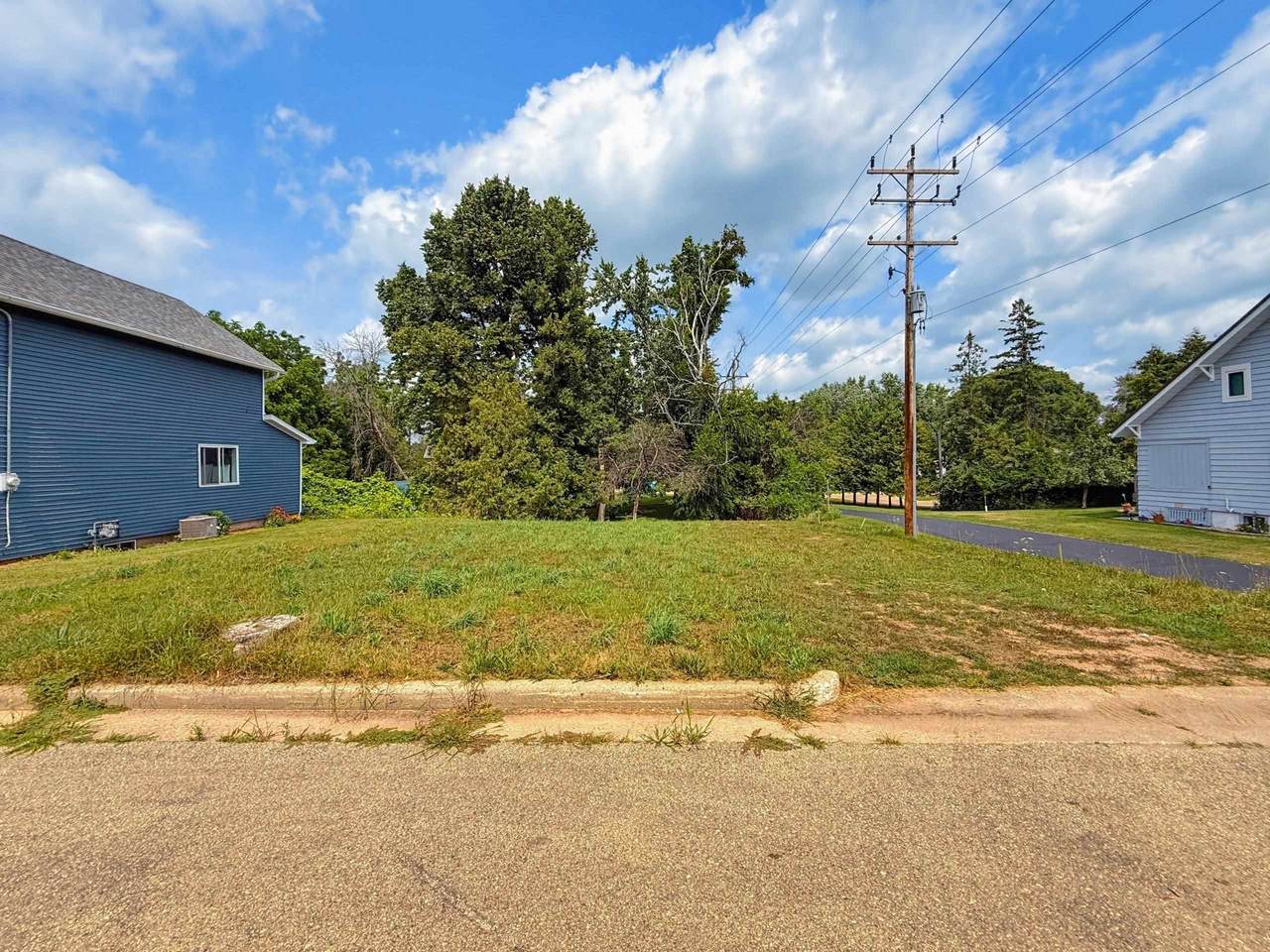 305 Armstrong Street - Photo 1