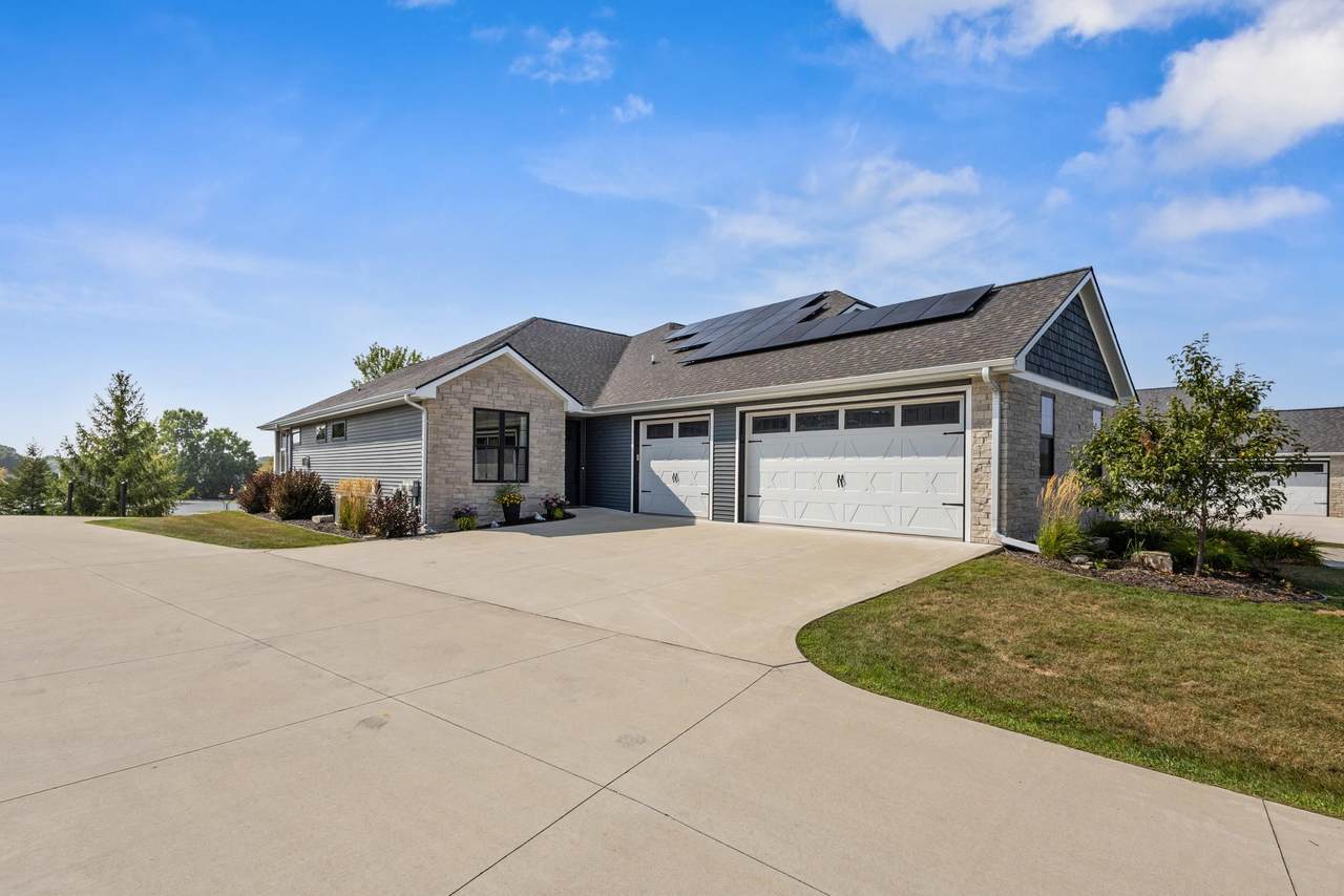 2742 Castaway Court - Photo 1
