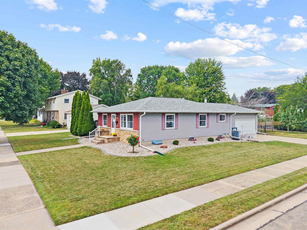 1324 Bismarck Avenue - Photo 1