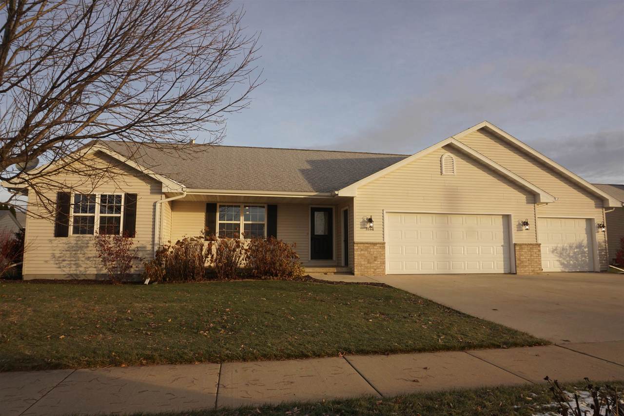 2060 White Wolf Lane - Photo 1