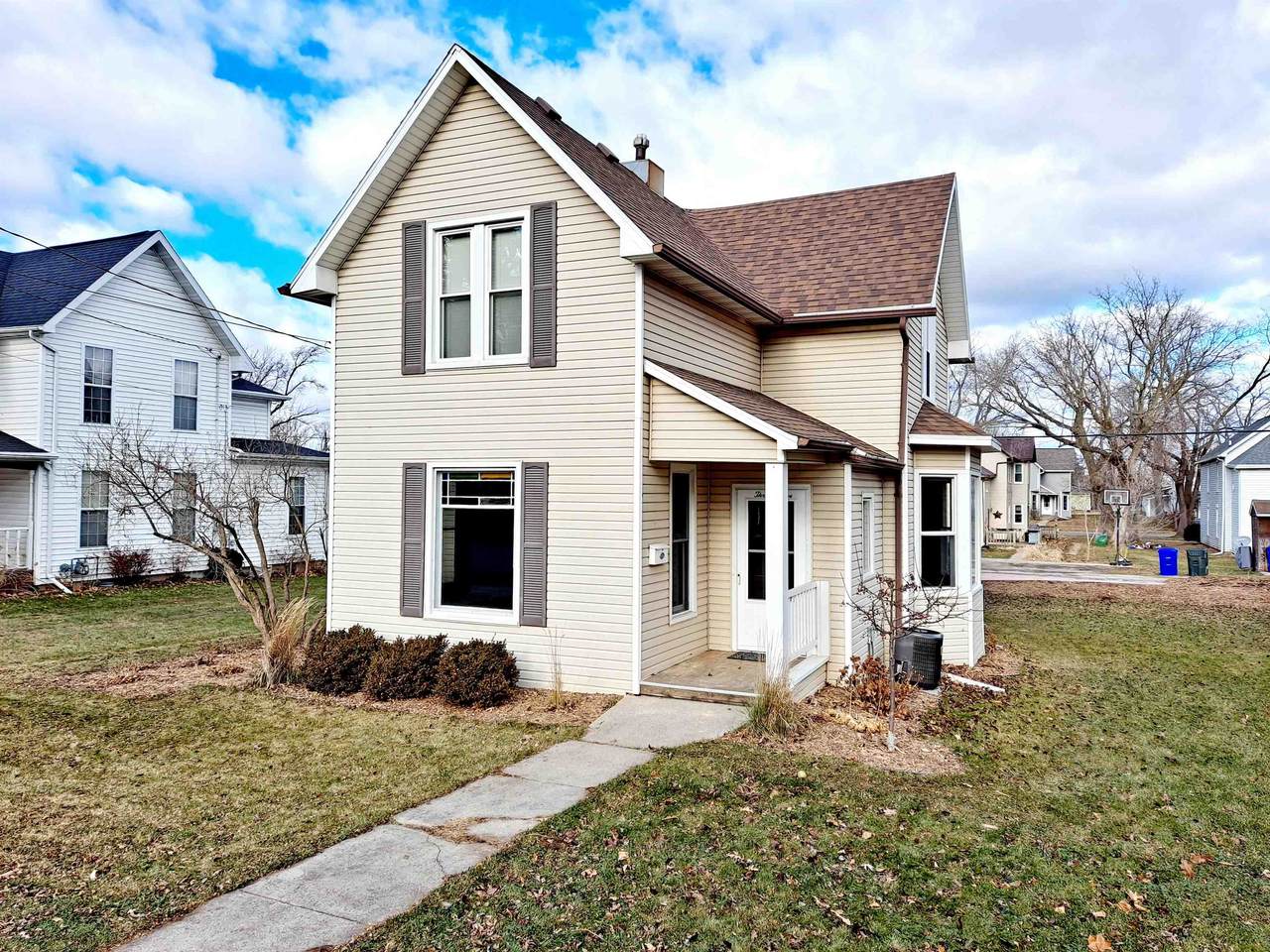312 8TH Street - Photo 1