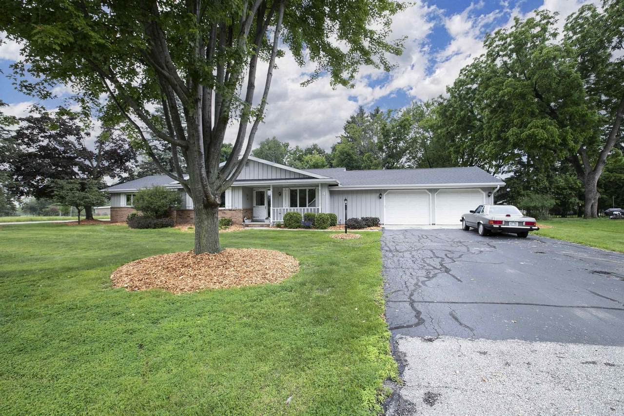4 Meadowbrook Court - Photo 1