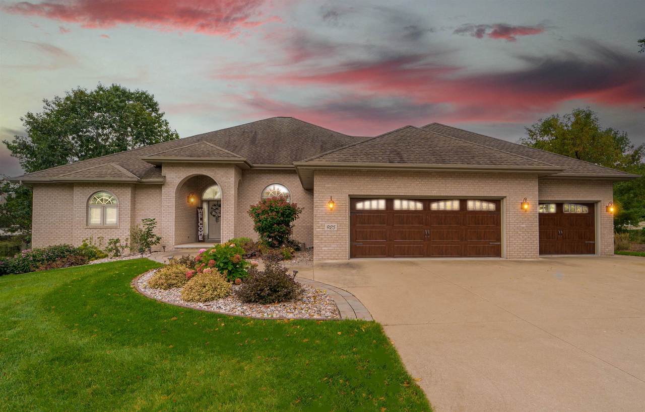 925 Deerwood Court - Photo 1