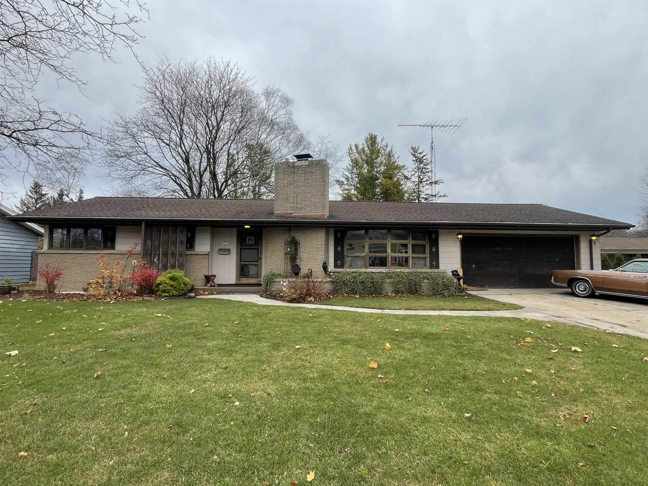 1031 Crescent Drive - Photo 1