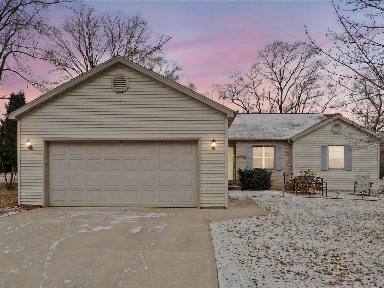 N9437 32ND Drive - Photo 1