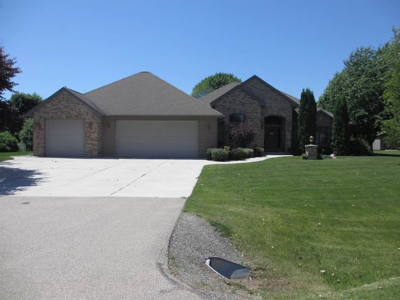 N8387 Royce Court - Photo 1