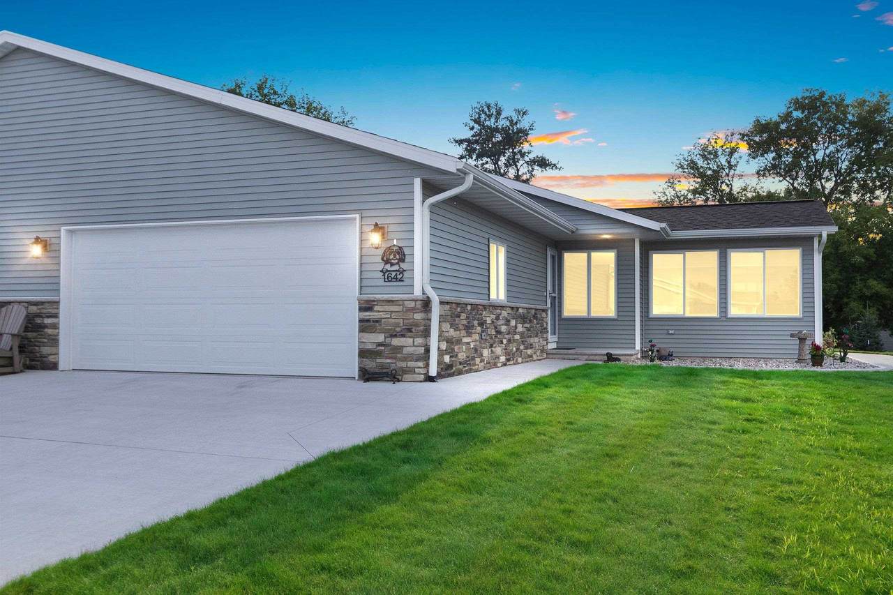 1642 Balsam Court - Photo 1