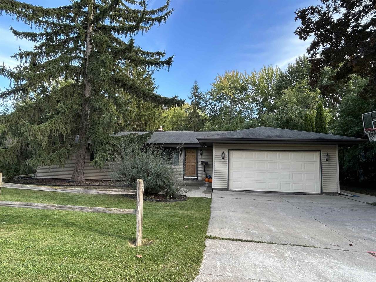 964 Hickory Lane - Photo 1