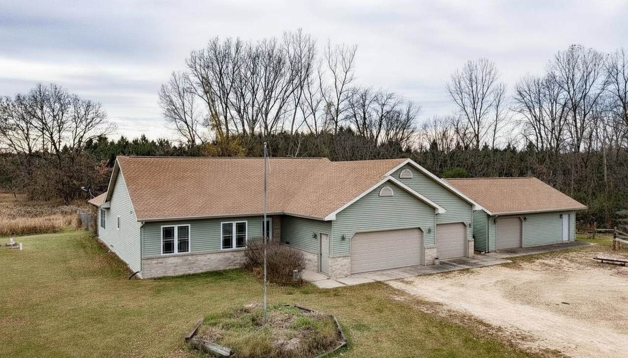 E8835 Huntley Road - Photo 1