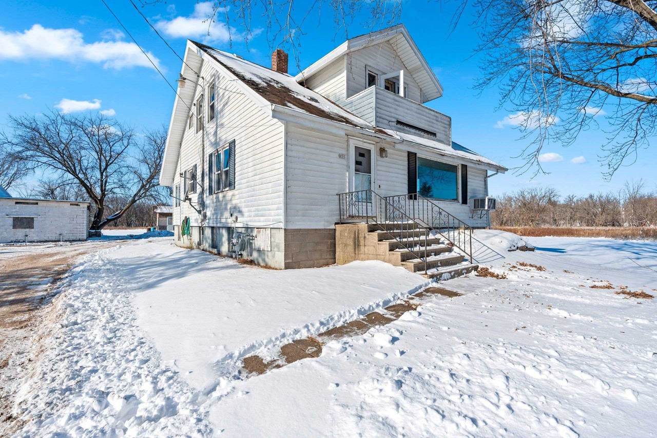 651 Wisconsin Street - Photo 1