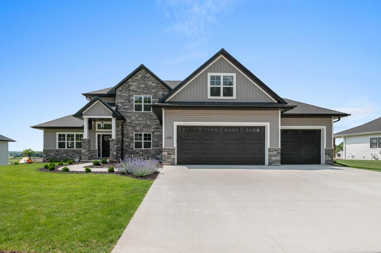 655 Sunset Ridge - Photo 1