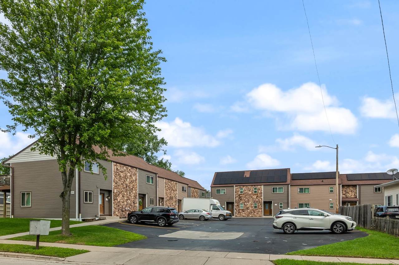1747 Oakdale Avenue - Photo 1