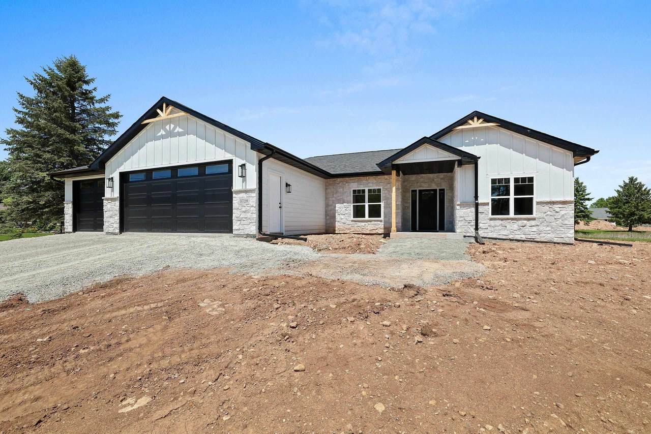 5728 Spencer Street - Photo 1