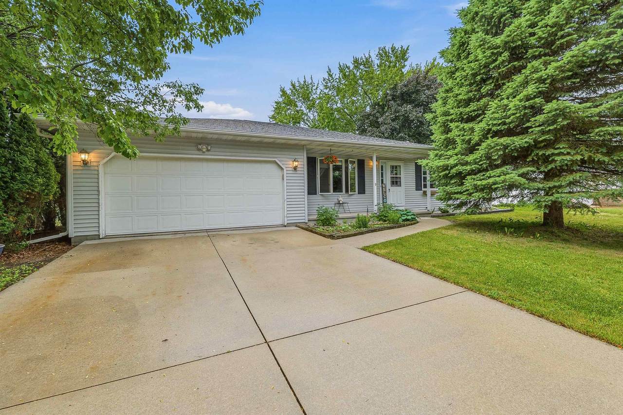 836 Meadowbrook Lane - Photo 1
