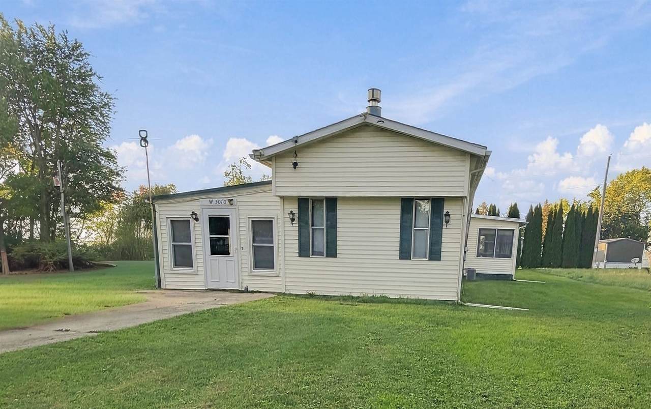 W5070 Woodland Road - Photo 1