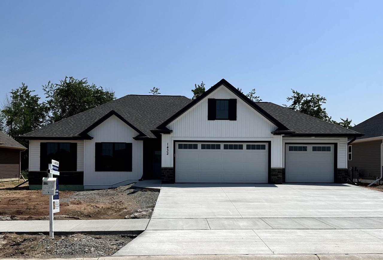 1432 Crossroads Drive - Photo 1