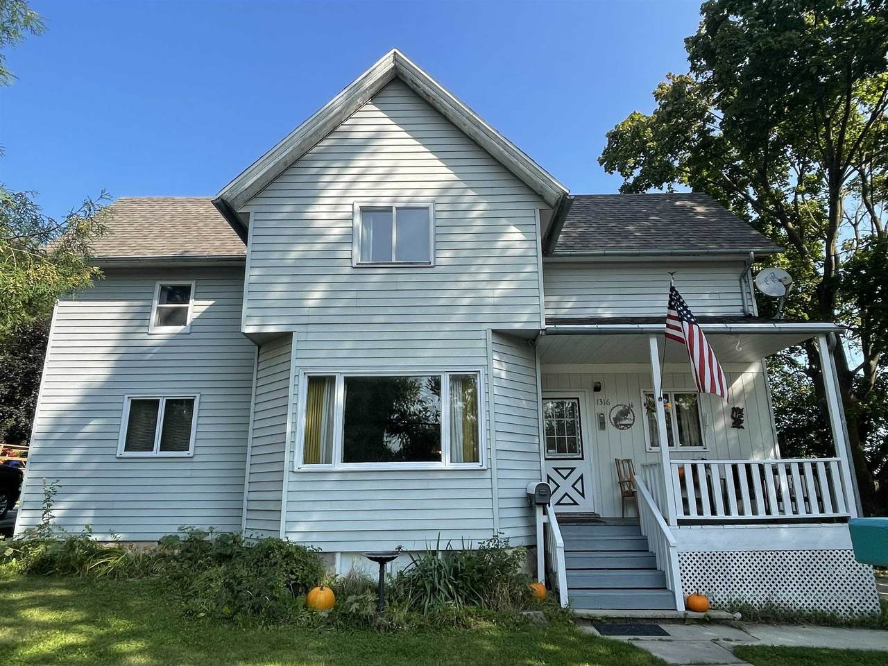 1316 Wisconsin Avenue - Photo 1