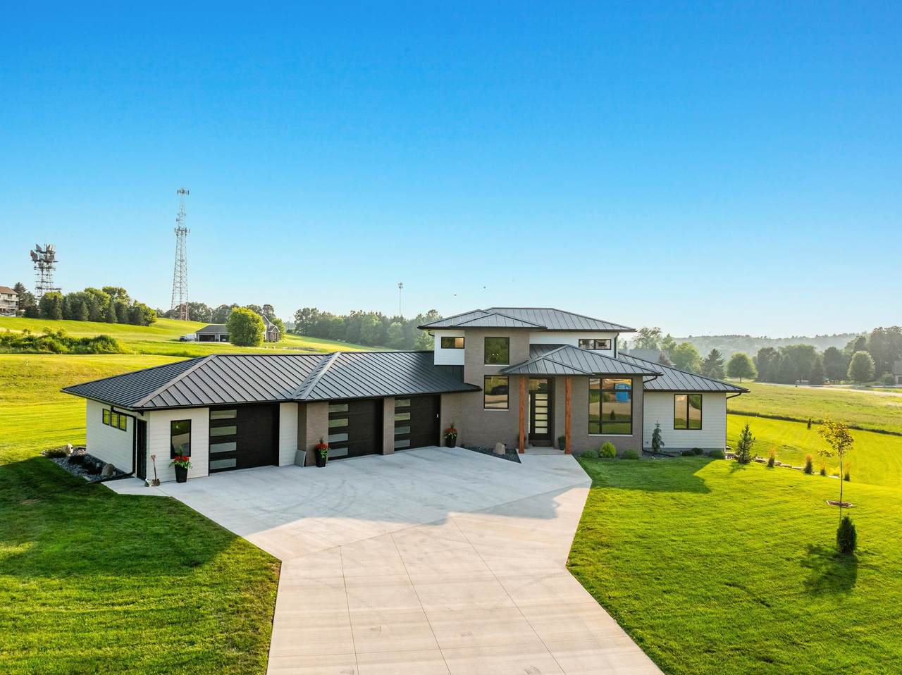 W8251 Hackberry Hills Road - Photo 1