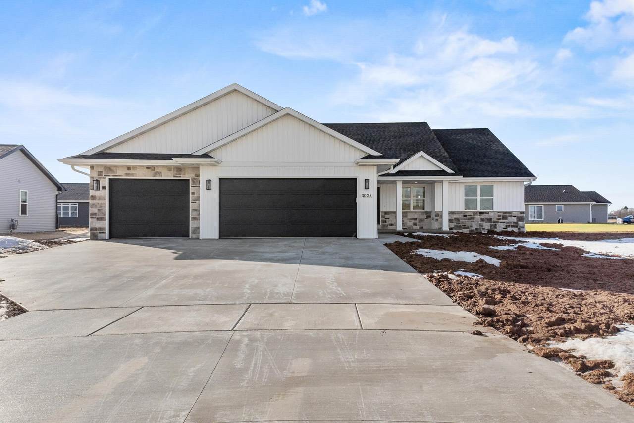 3023 Woodward Way - Photo 1