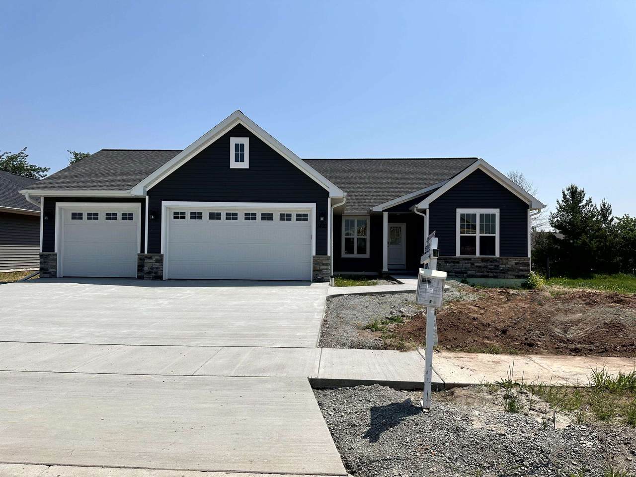 1420 Crossroads Drive - Photo 1