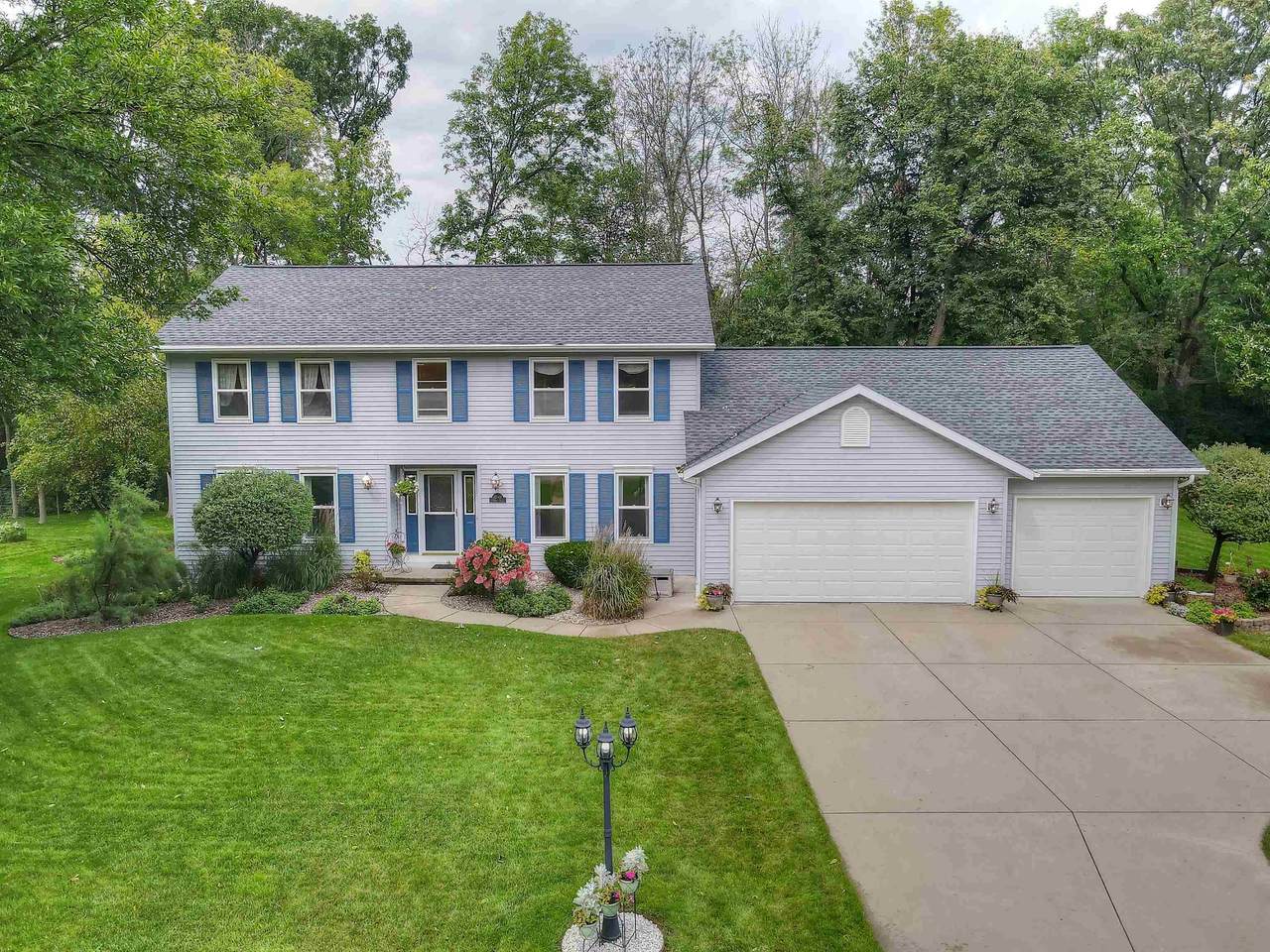 1740 Surrey Trail - Photo 1