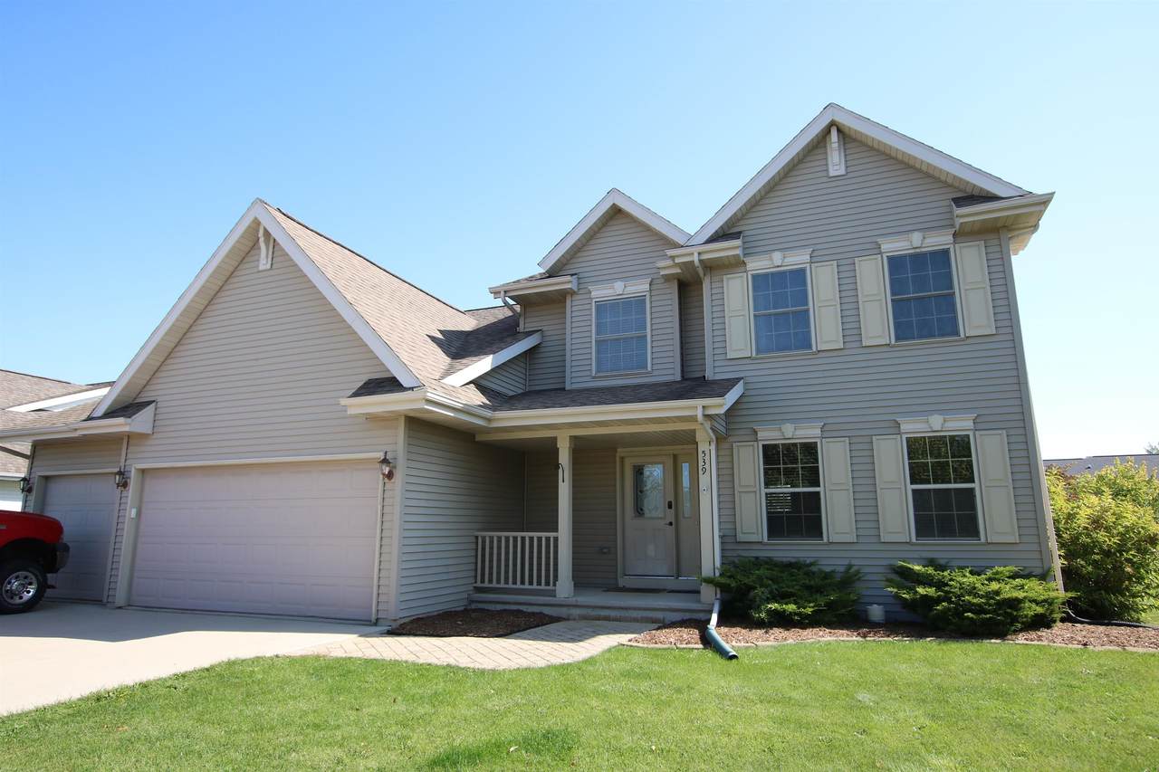 539 Crowfoot Avenue - Photo 1