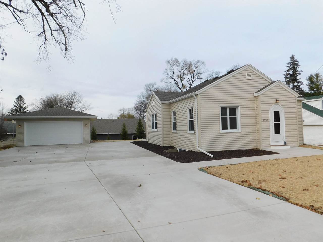 2550 Webster Avenue - Photo 1