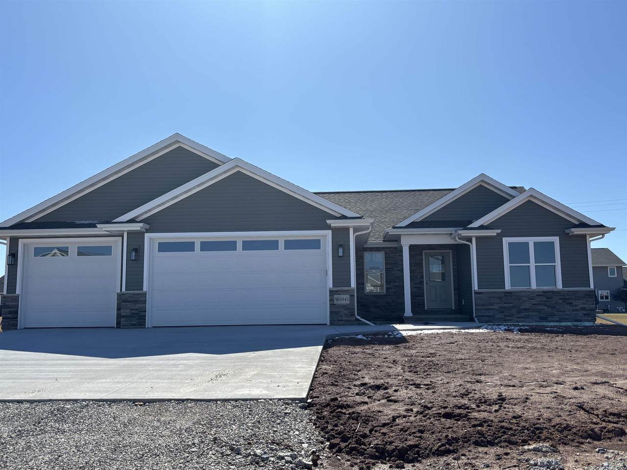 W5041 Blue Heron Circle - Photo 1