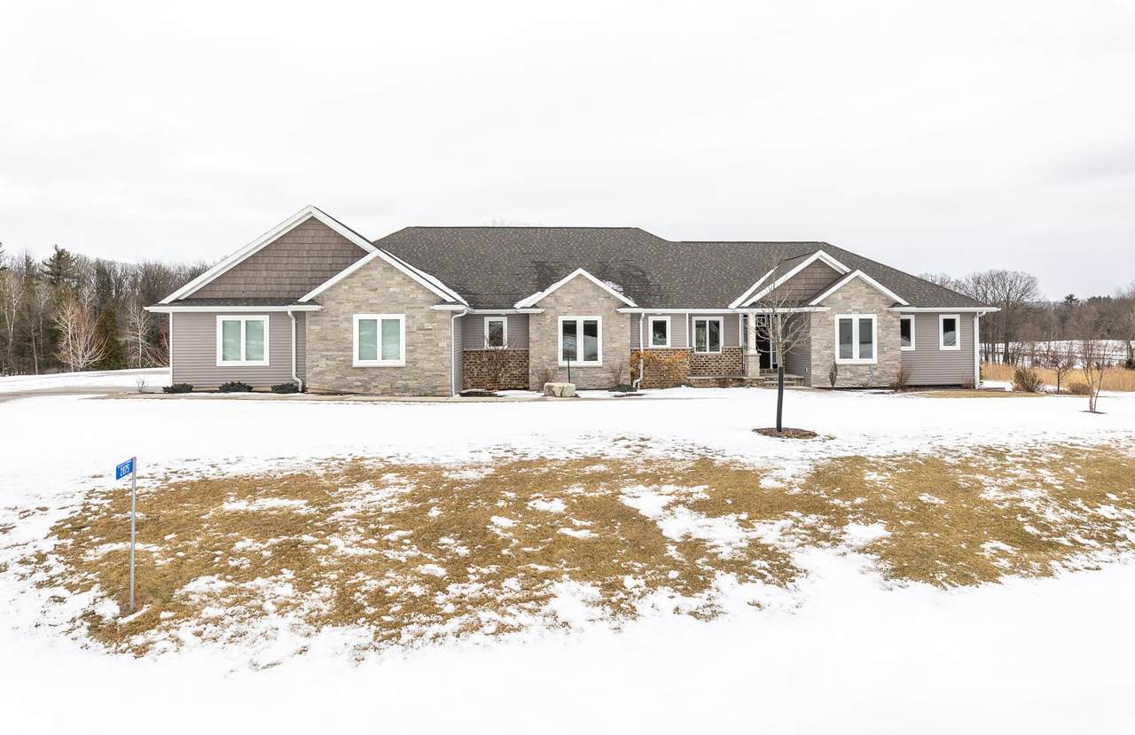2875 Stone Creek Circle - Photo 1