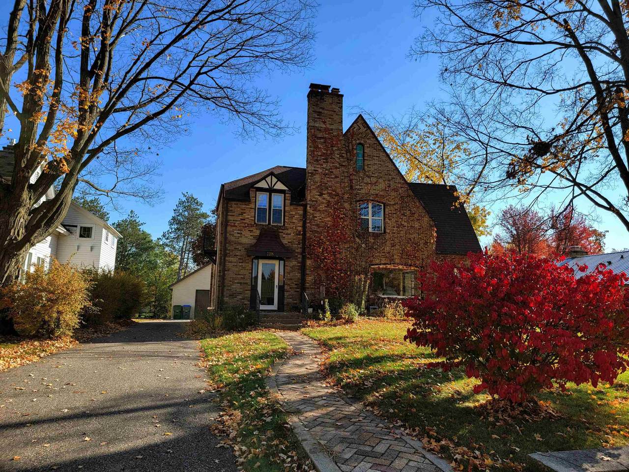 912 Wyman Street - Photo 1